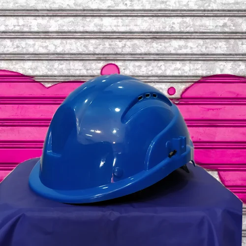 کلاه ایمنی کار در ارتفاع/Work helmet at height/خوذة العمل في الارتفاع